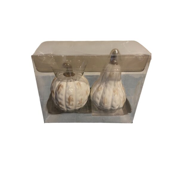 Pumpkin Shaped Ceramic Salt & Pepper Shakers Set Retired Fruit Shakers - Picture 6 of 10